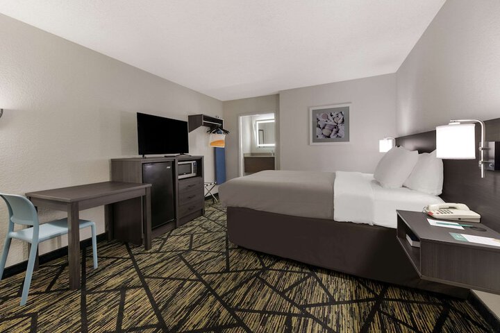 Room 16 of 30