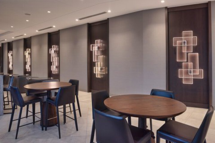 Lounge 157 of 180