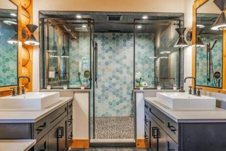 Luxury Family Cabin at Summit West