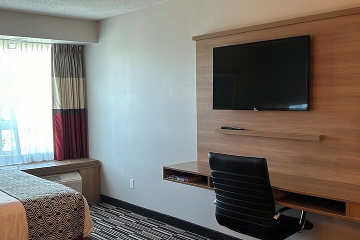 Room 9 of 25