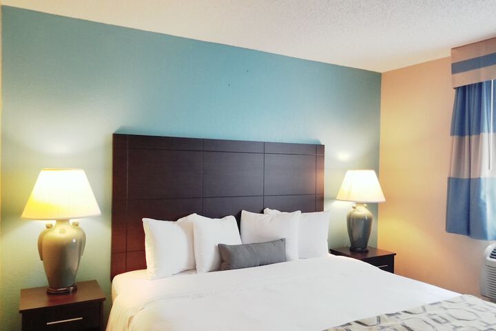 Room 18 of 25