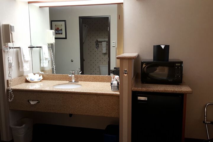 Room 9 of 27