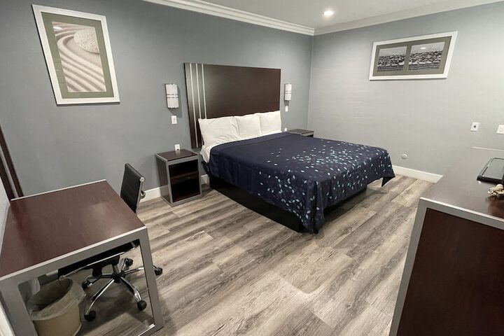 Room 19 of 30