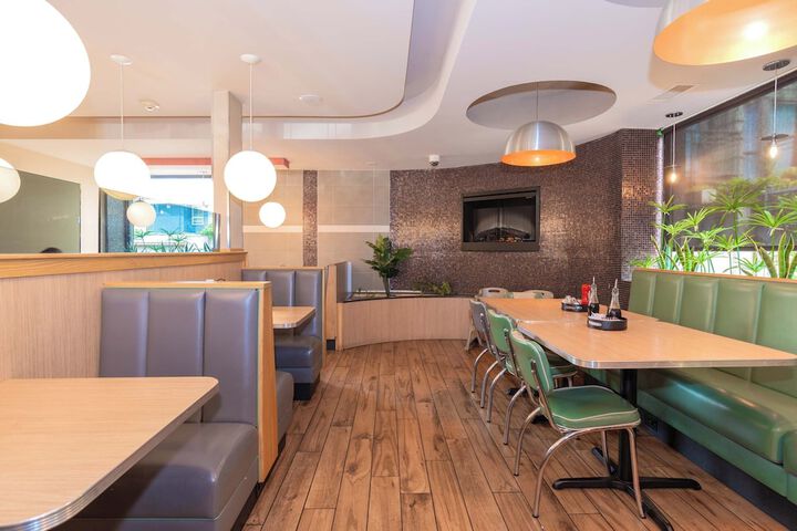 Sandman Signature Vancouver Airport Hotel & Resort