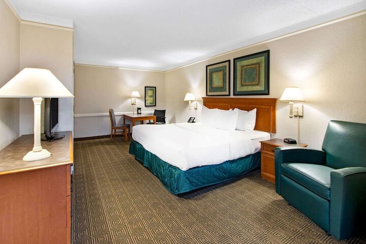 Room 32 of 41