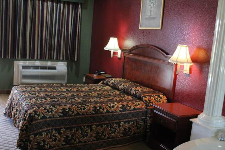 Room 28 of 33