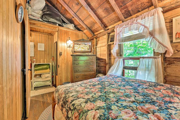 Douglas whispering Winds Cottage w / Beach!