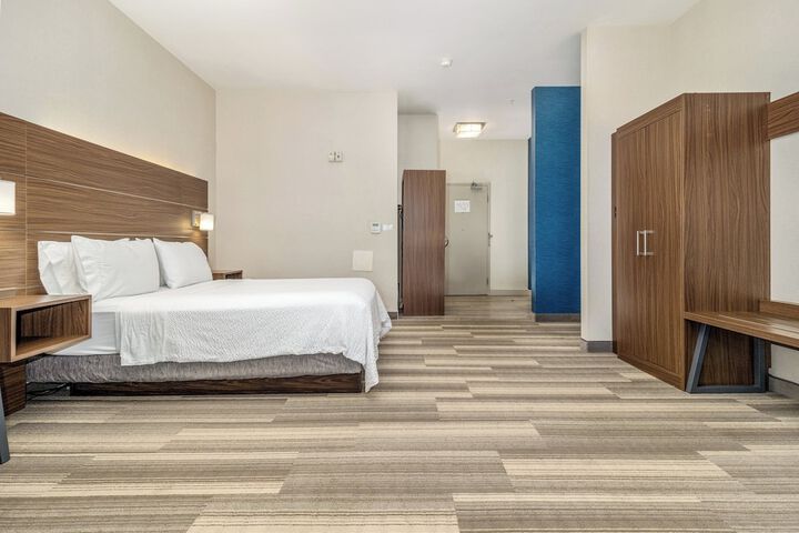 Room 13 of 348