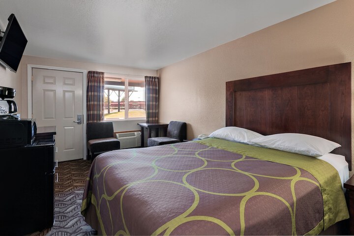 Room 17 of 27