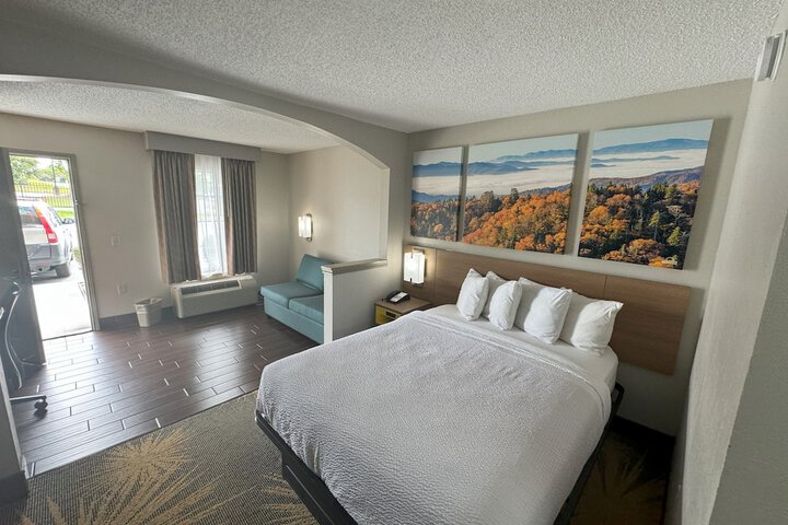 Room 16 of 28