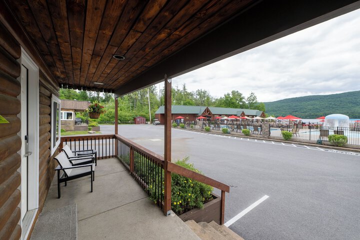 Scottys Lakeside Resort