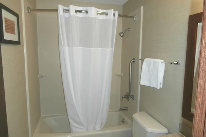 Quality Inn & Suites Boonville - Columbia