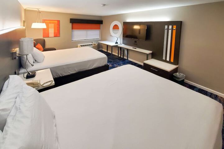 Room 27 of 40