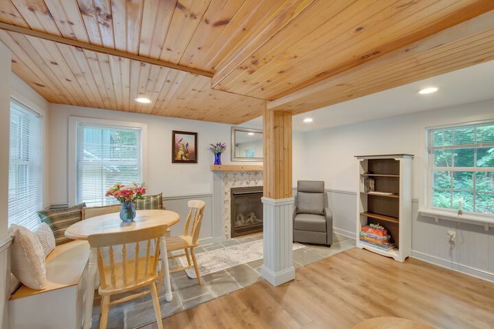 Charming Manheim Cottage w / On-site Animal Viewing