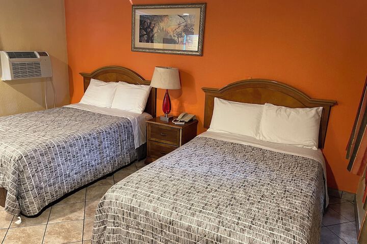 Room 32 of 60