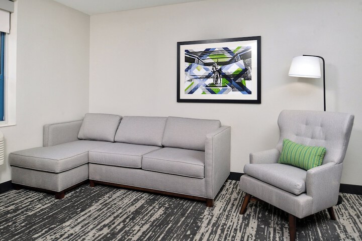 Room 13 of 25
