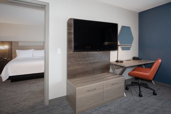 Room 32 of 69