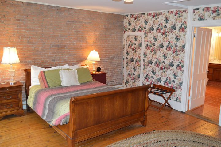 Canal Side Inn