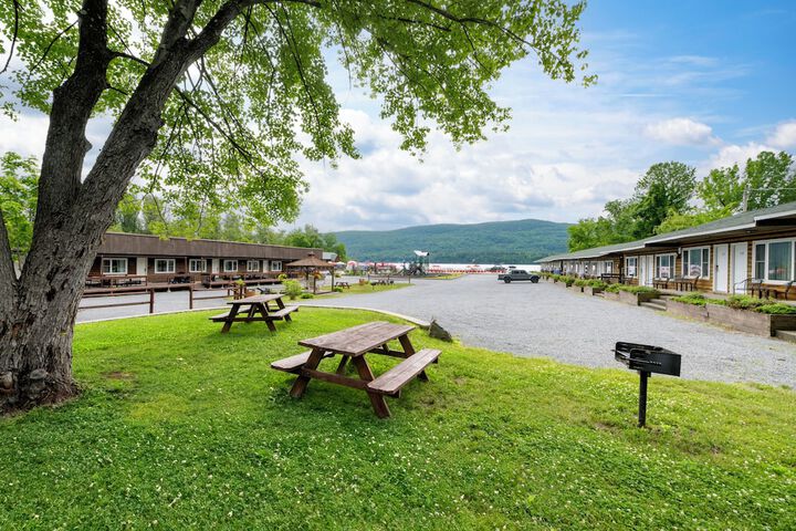 Scottys Lakeside Resort