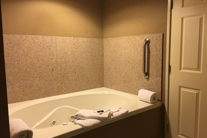 Room 36 of 83
