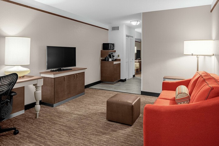 Room 25 of 49