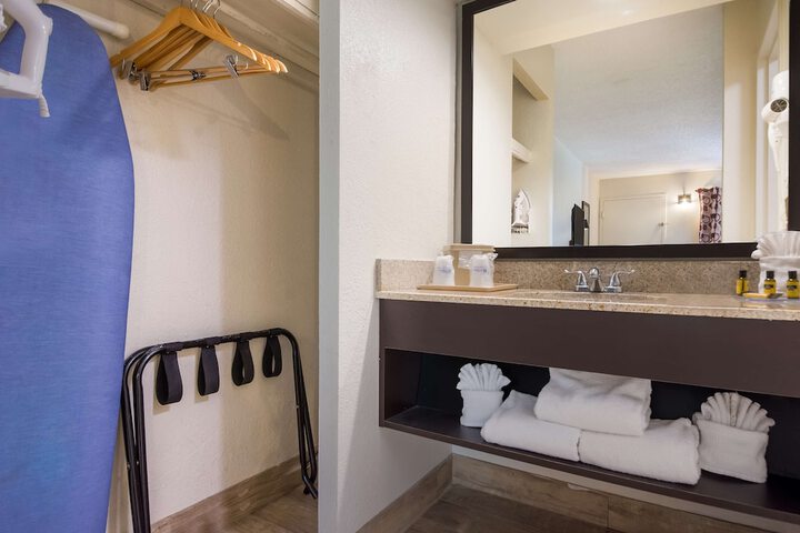 Room 13 of 23