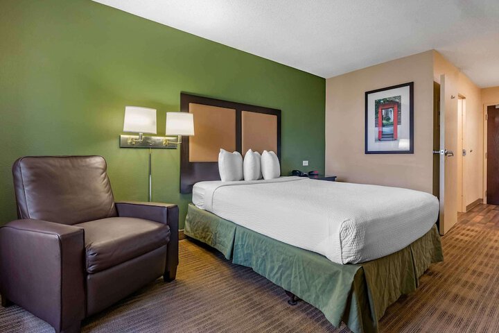 Room 15 of 27