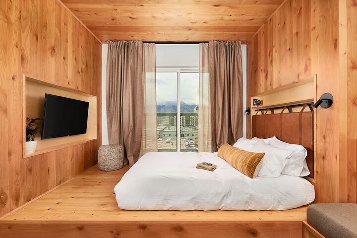 Room 42 of 110