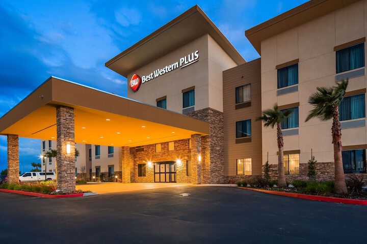 Hotel 2 of 42