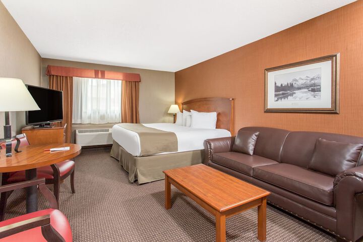 Canmore Inn & Suites