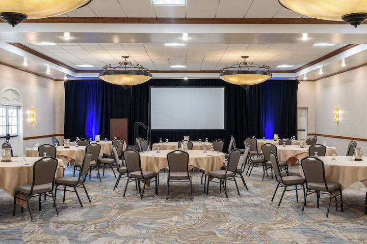Crowne Plaza Phoenix - Chandler Golf Resort by IHG