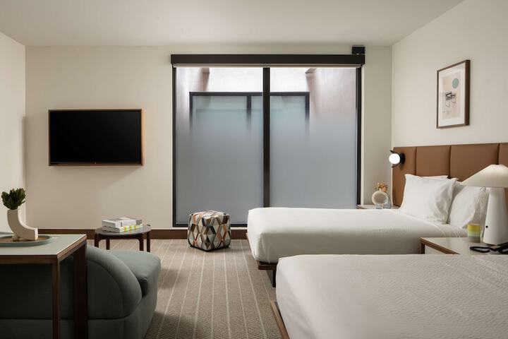 Room 35 of 91