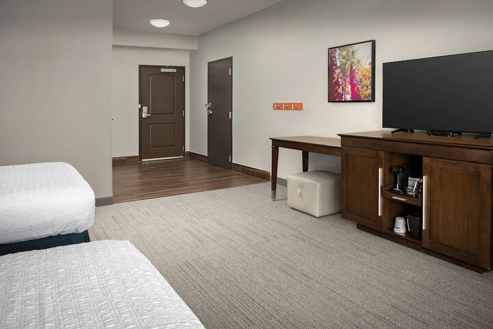 Room 8 of 34