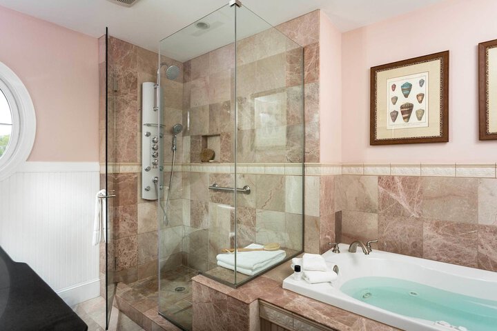 Grand Harbor Inn