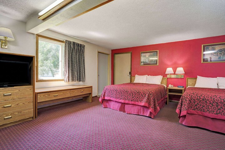Room 5 of 12