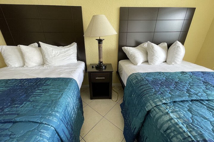 Room 13 of 70