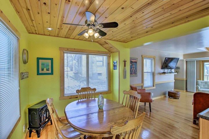 Charming Lake Ripley Cottage w / Water View!
