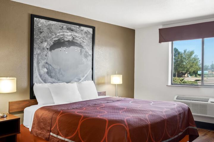 Super 8 by Wyndham Santa Rosa