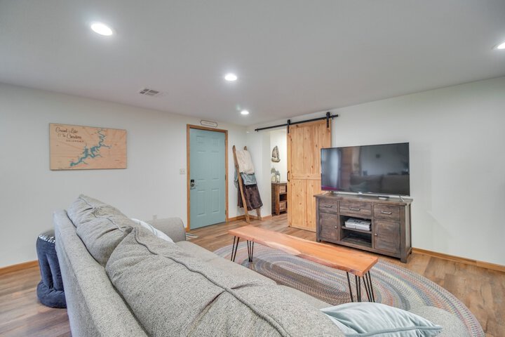 On-site Lake Access: Group Getaway in Afton