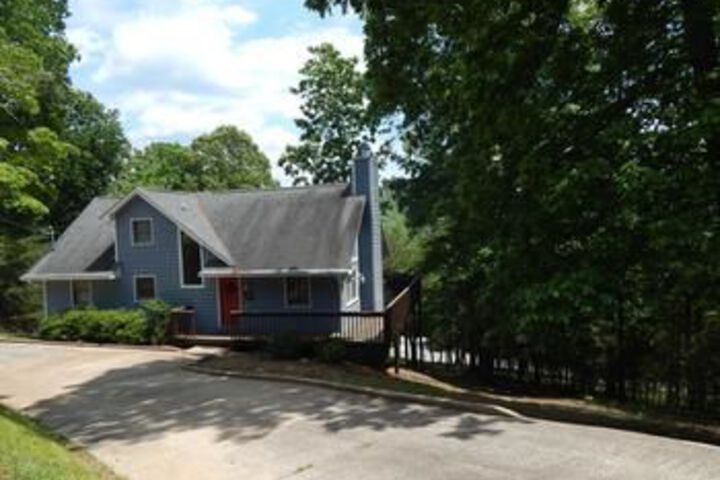 Blue House 4 Bedroom Holiday home by Norris Lake
