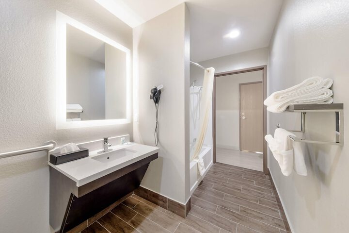 Quality Inn & Suites North Mesquite I-30