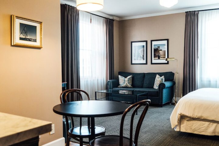 Room 32 of 82