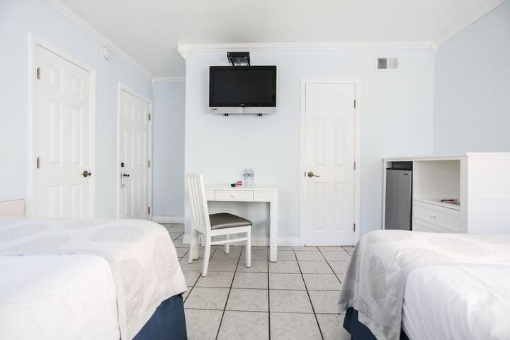 Room 40 of 102