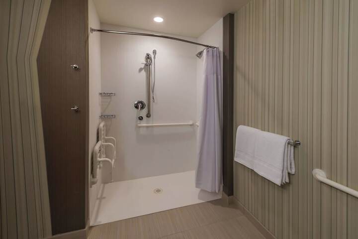 Room 33 of 44