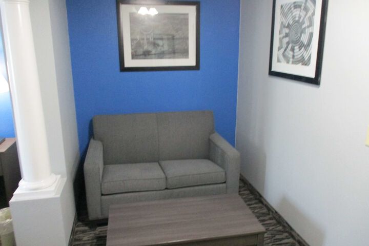 Room 11 of 33