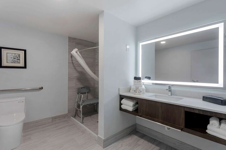 Room 12 of 38