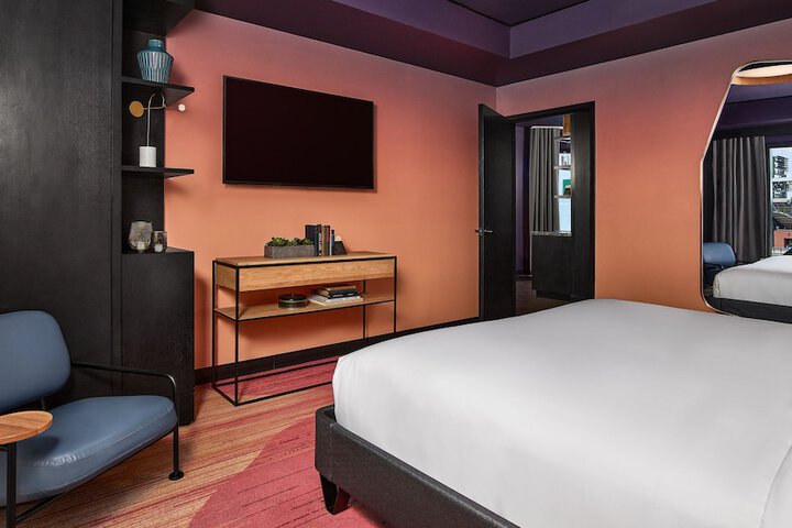 Room 57 of 122