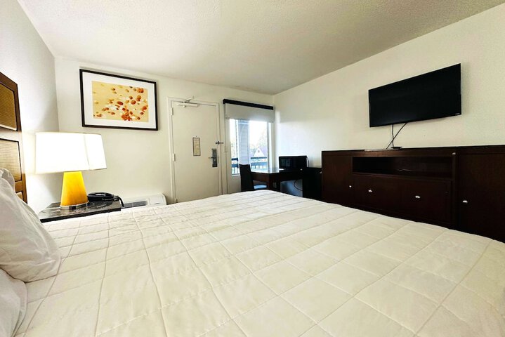 Room 33 of 111