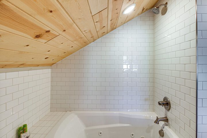 Spacious Detroit Lakes Home: Walk to Downtown!
