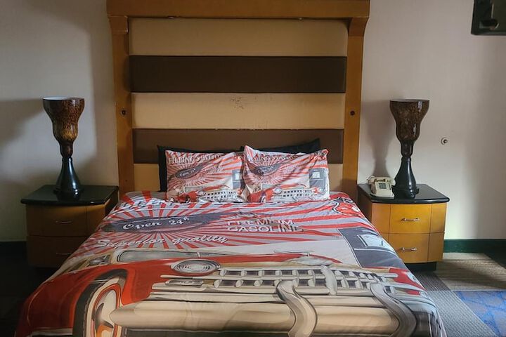 Room 33 of 49